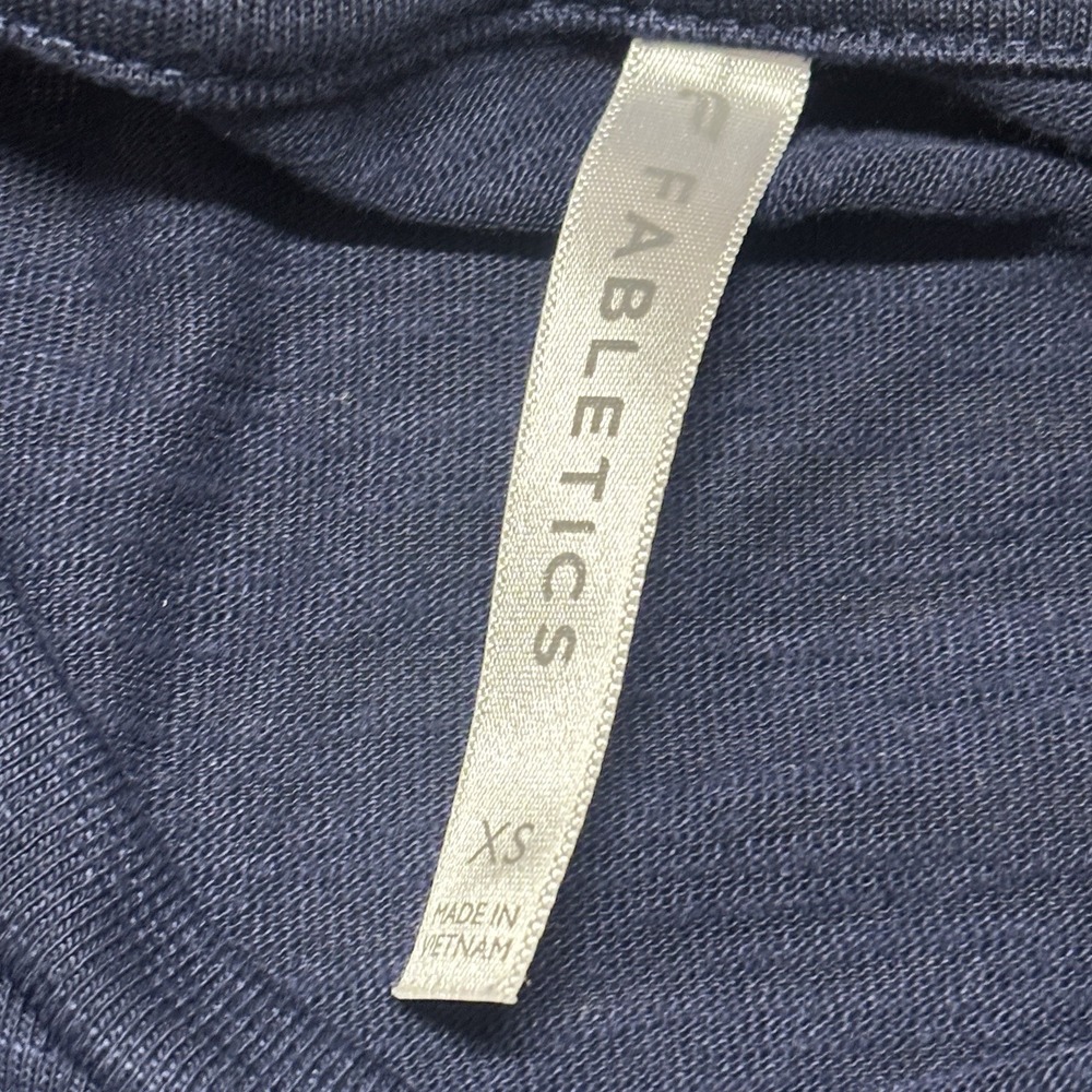 Fabletics Shirt Mens Size XS Performance Workout Gym Polyester Blend Deep Navy - Picture 3 of 6